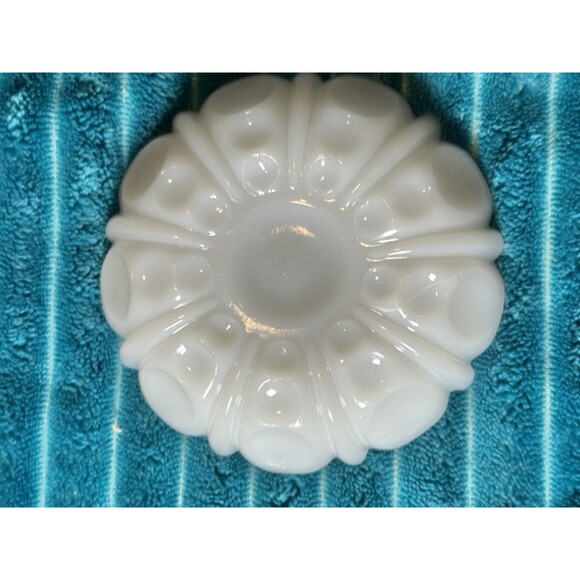Anchor Hocking Milk Glass Ashtray Trinket Jewelry Dish Vintage - Picture 3 of 5